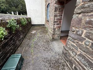 Front Courtyard- click for photo gallery